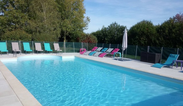 Large Gite La Champeigne for 15 people with Heated Outdoor Pool *