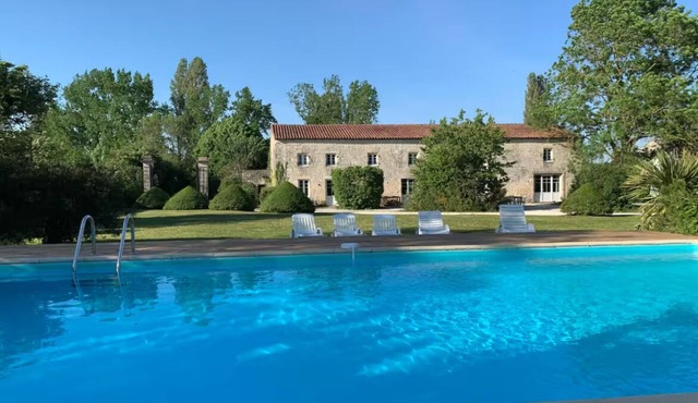 Large gîte (+20 people) with heated swimming pool.