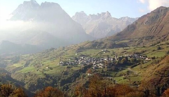 Large gîte in the mountains, in Lescun (Department 64) (Aspe Valley)