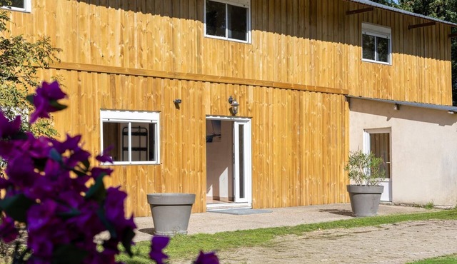 Large gîte in a riverside setting on the banks of the Cher river