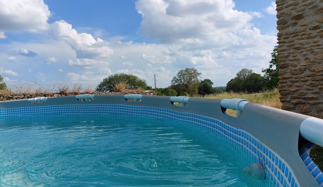 Large gite - pool - quiet. weekly WE rental - near FUTUROSCOPE