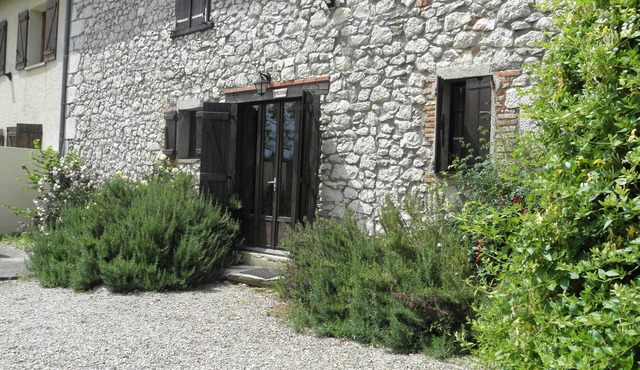 Large gîte surrounded by nature