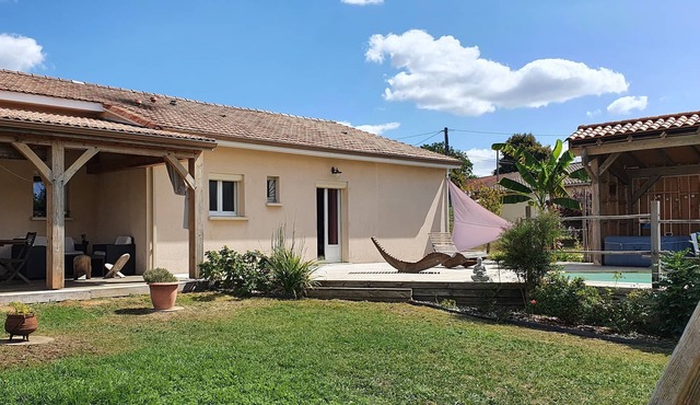 Large gîte with swimming pool