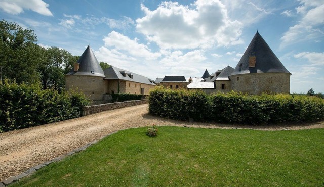 Large gîte with indoor pool and sauna