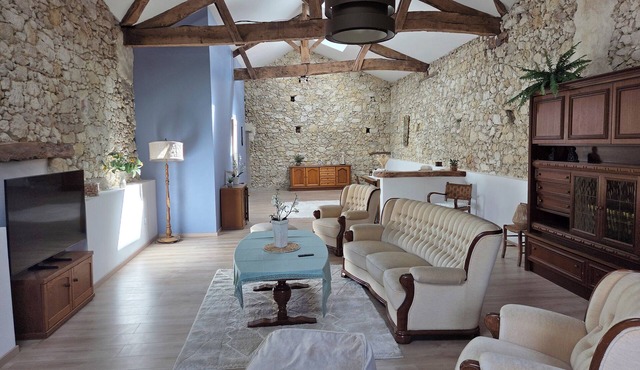 Large gîte with private pool, sleeps 7.