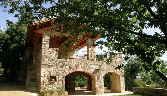 Large gite with PRIVATE POOL welcoming up to 13 people all year round