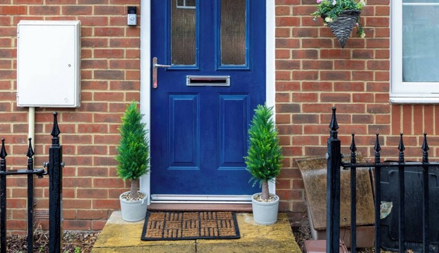 Large Gloucester House in the City Centre with Free Parking!