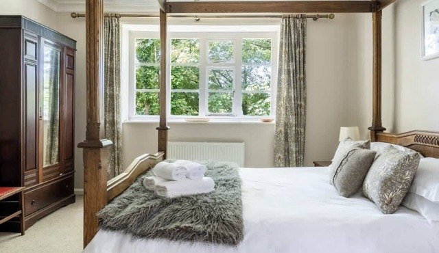 Large Grade II Listed House & Garden, nr Beaches