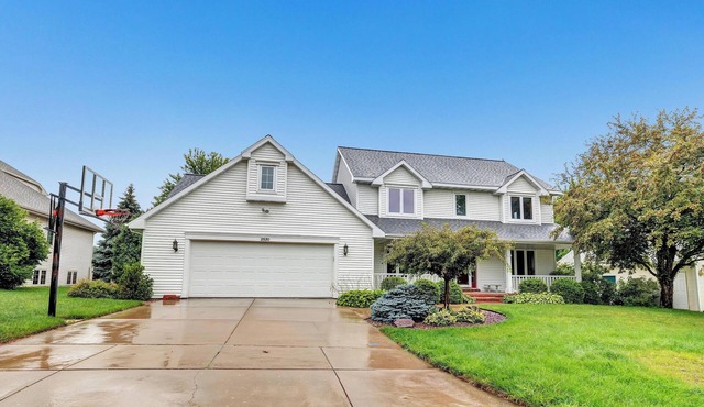 Large Green Bay Packer Weekend House