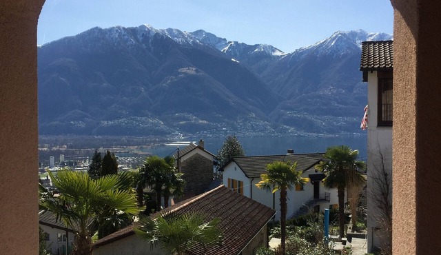 "Large Green View Apartment" house with balcony near the Verzasca Valley.