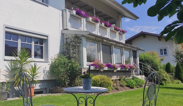 Large ground floor apartment with winter garden in Marktoberdorf