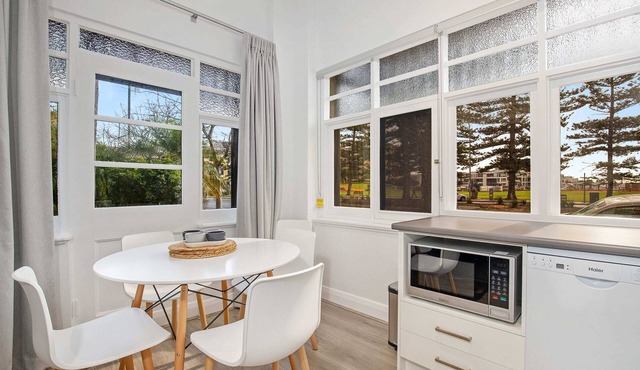 Large Ground Floor Apartment | Park View | WIFI