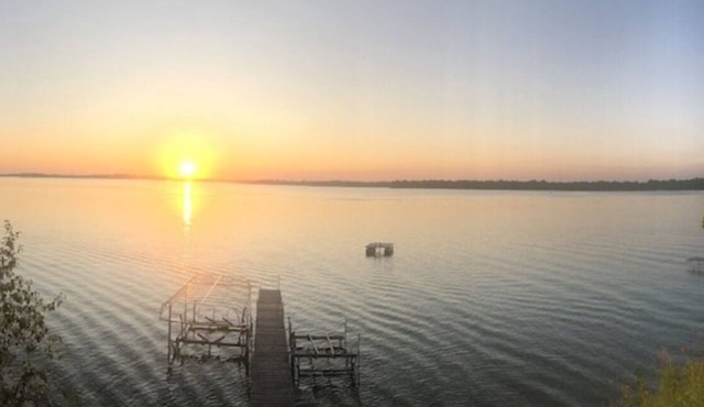 LARGE Group Lake Home-Enjoy and relax year round