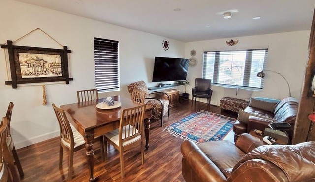 Large group size home, self check-in, 2 free parking spots,laundry, doorstep TTC