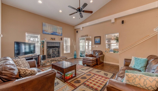 Large Group Stay Near Wedding Venues & Lake Pepin - Lumberyard Lofts