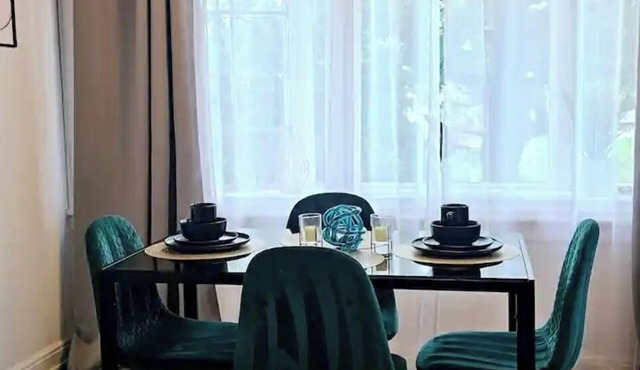 Large Group Vacay house in NJ- 10mins from EWR and near NYC