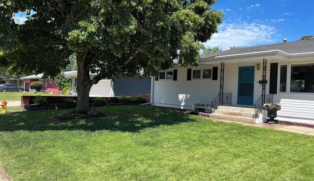Large groups, family and friends. 6 BR, 2.5 Bathrooms, Great Outdoor space