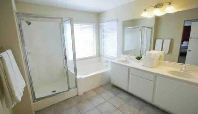 Large Groups, Family/Business,Fast Wifi, King Bed!
