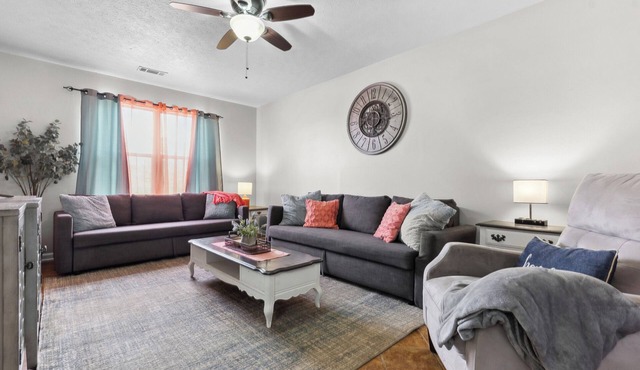 Large Groups & Pets Welcome Sleeps 12 w/Game Room