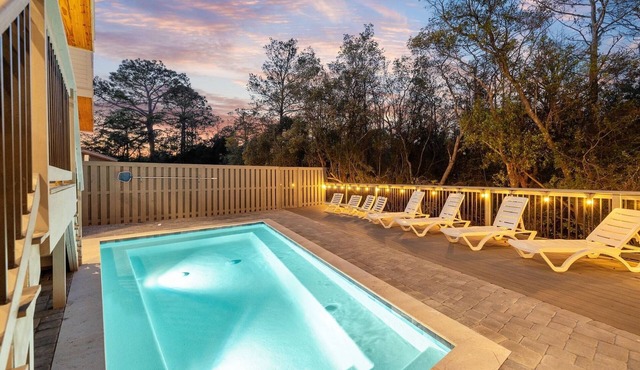 Large Groups Welcome! 11 Bedrooms! Sleeps 32! LSV! Private Pool! Pool Table!