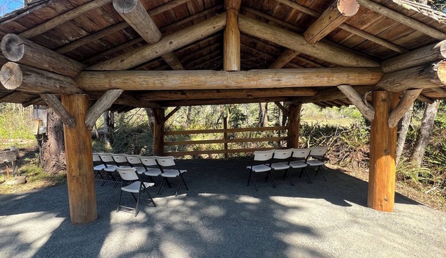 LARGE GROUPS WELCOME-FAMILY REUNION-CORP RETREAT ETC-PICNIC AREA GAZEBO SEATS 50