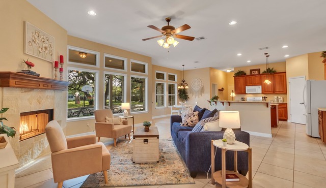 Large groups Welcome! 4BD 2BA Large Home near Domain & Hospitals!