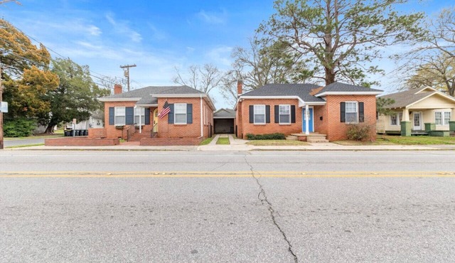 Large Groups Welcome - 2 Homes Next Door