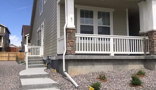 Large Guest Suite. Private Exterior entrance! Self check in! En-suite W/D