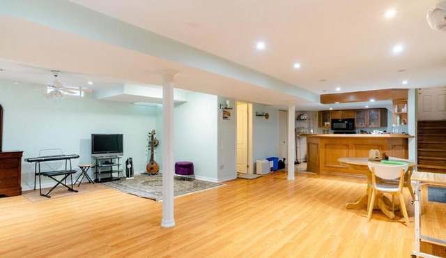 Large Guest suite with bathroom, vegetarian kitchen