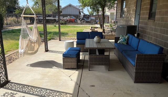 Large guesthouse in W. Sacramento with AC, WiFi. 15 Mts to Davis and downtown