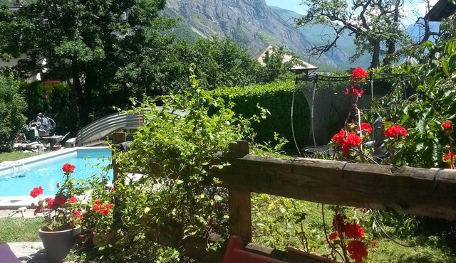 Large house with pool in the heart of the Alps