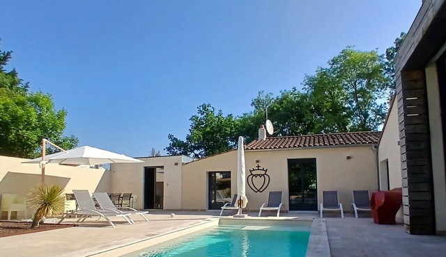 Large house, heated pool, pool house, close to beaches.