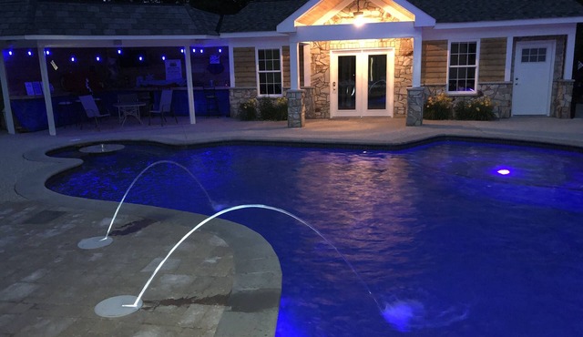 Large Heated Pool & Hot Tub, Near Quantico DAY Parties and Cookouts Welcome