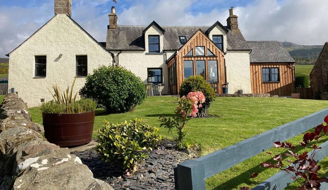 Large, high standard, country cottage just outside Golspie on the NC500