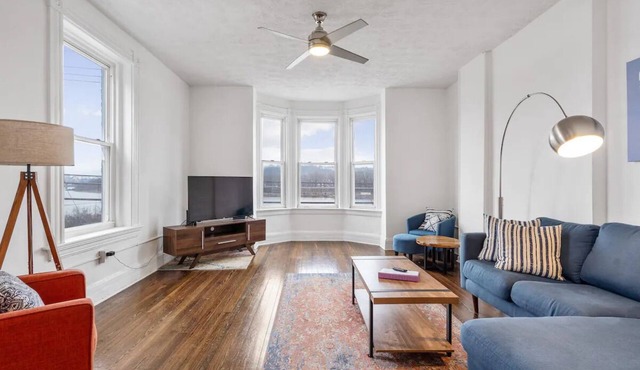 Large Historic Cincy City View House Near Downtown