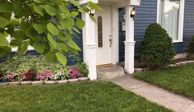 Large, historic, clean, self check-in home near downtown and restaurants.