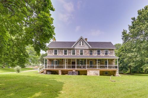 Large Historic Home in Pennsylvania Dutch Country!