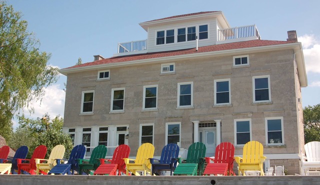 LARGE HISTORIC HOME ON LAKE ERIE! MEMORIAL and LABOR DAY WEEKENDS OPEN!