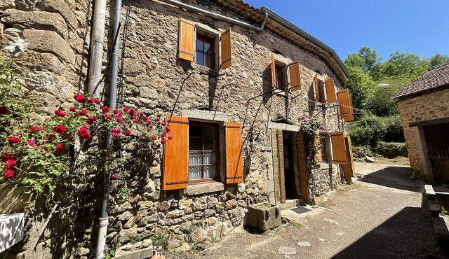 Large historic stone house with lots of space and comfort