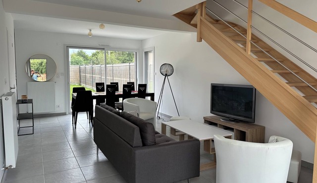 Large house - sleeps 8 - Jacuzzi - near St Malo - 5 mins from the beach