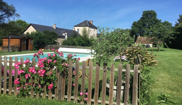 Large holiday cottage Domaine de Montgenoux in Brenne