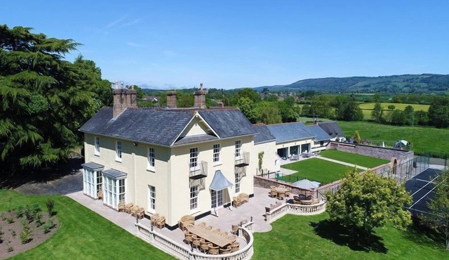 Large holiday home, 10 en-suite rooms, indoor pool, tennis court & hot tub.