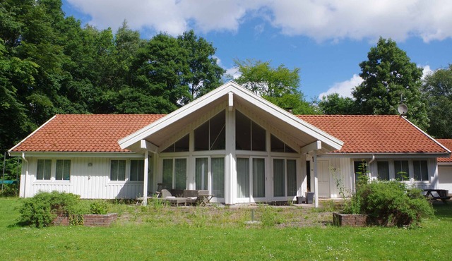 Large holiday home close to nature