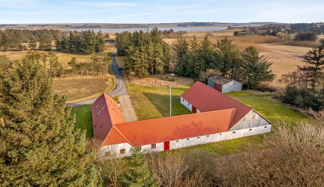 Large holiday home with modern facilities for 10 people