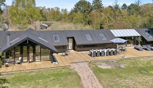 Large holiday home near beach and Rørvig Harbour