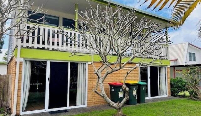 Large holiday home opposite the creek with plenty of room for all the family