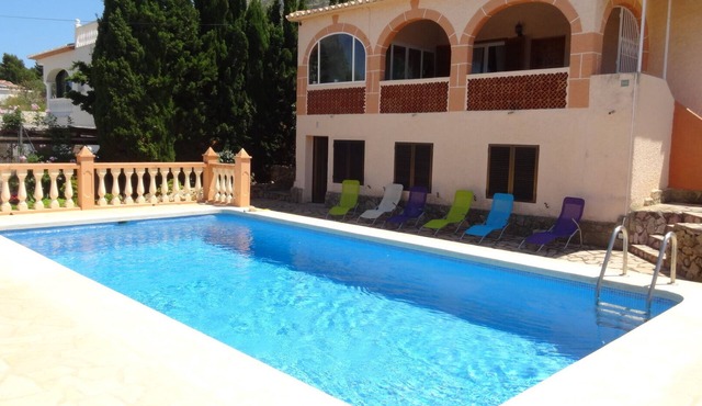 Large holiday house with private pool, 6 people, free WiFi, sea view, quiet