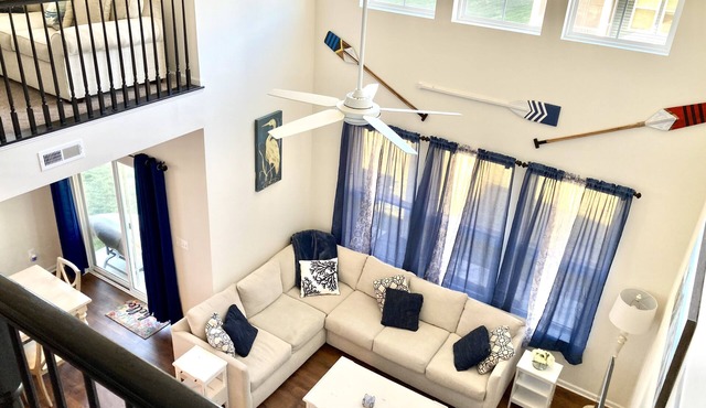 Large home, 2 primaries, 3 pools, Bethany shuttle