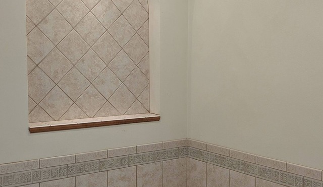 LARGE HOME 30 mi TO LAMBEAU FIELD GREEN BAY AND ONLY 25 mi to EAA OSHKOSH