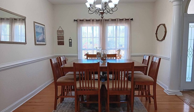 Large home. 30 minutes from beach. 20 minutes to Jacksonville or Richlands.